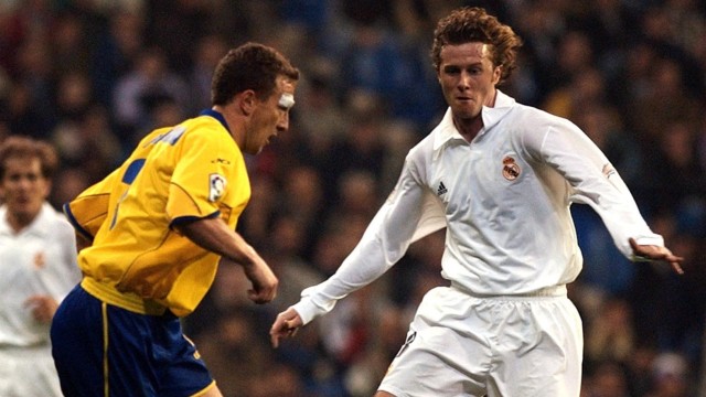 McManaman (kanan) melawan Villarreal. (Foto: AFP/Pierre-Philippe Marcou)