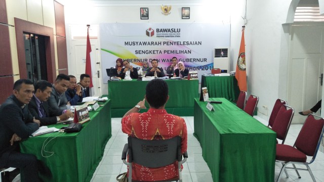 Beri Sanggahan, KPU Sumut Diusir (Foto: Ade Nurhaliza/kumparan)