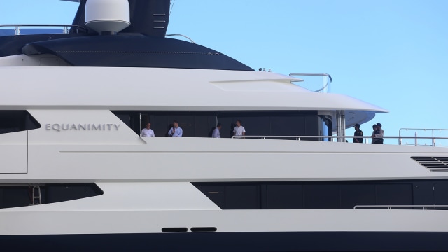 Kapal pesiar "Equanimity" (Foto: AFP/Rully Prasetyo)