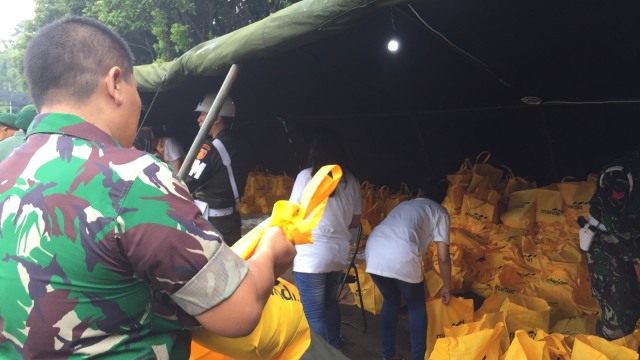 Acara Bazar Sembako Murah HUT Kostrad (Foto: Soejono Eben/kumparan)
