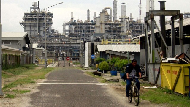 Suasana Pabrik PT Chandra Asri Petrochemical Tbk Foto: Aditia Noviansyah/kumparan