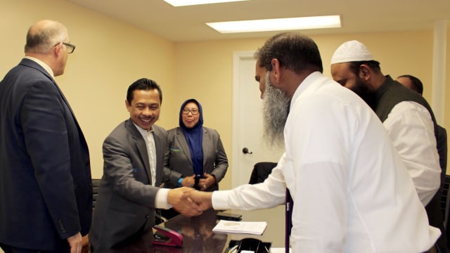 Serah terima lahan untuk pesantren di Amerika (Foto: Istimewa)