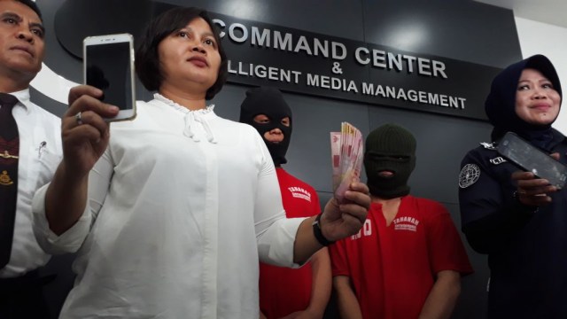 Rilis kasus prostitusi Surabaya (Foto: Phaksy Sukowati)