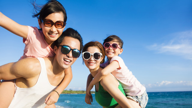 Anak bermain di pantai (Foto: Thinkstock)