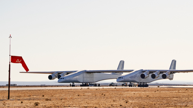 Stratolaunch, pesawat dengan dua badan. (Foto: Stratolauch System Corp)