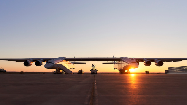Stratolaunch, pesawat dengan dua badan. (Foto: Stratolauch System Corp)