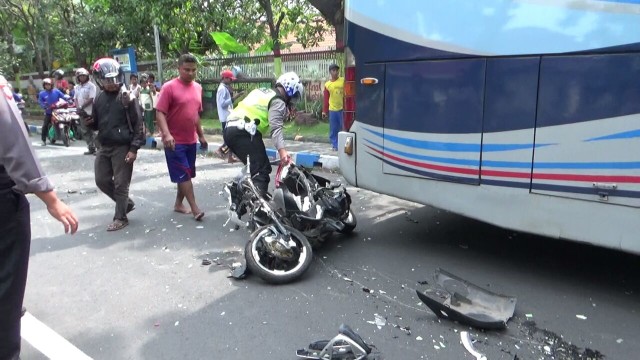 Pemotor Asal Kanigaran Tewas Dihantam Bus
