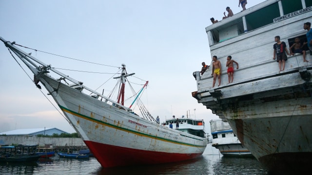 Buruh Angkut Pelabuhan Sunda Kelapa (Foto: Jamal Ramadhan/kumparan)