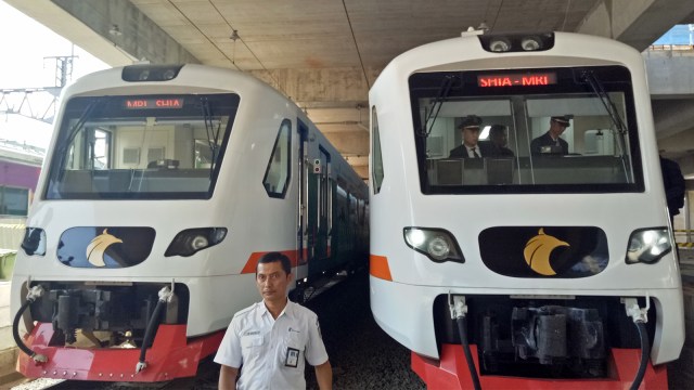 Menteri Perhubungan meninjau KA Bandara Foto: Ela Nurlaela/kumparan