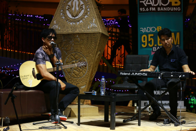 Baper Putus Cinta, Yanna Marvells Tulis Puisi Cinta Romantis