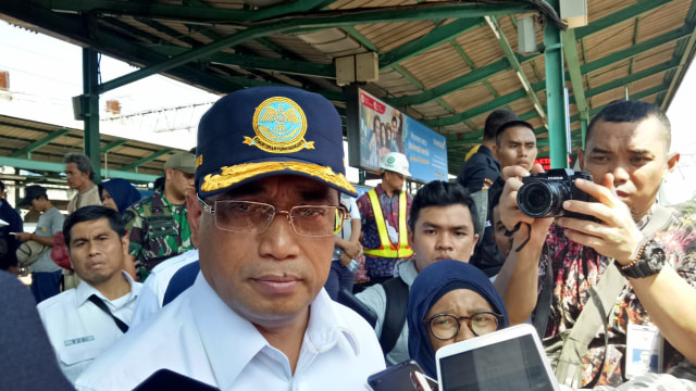 Menhub Budi Karya Sumadi di Stasiun Manggarai (Foto: Ela Nurlaela/kumparan)