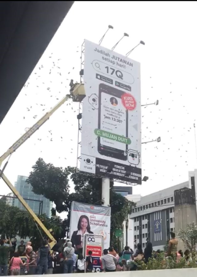 Kemeriahan Hujan Duit 17 LIVE di Kuningan