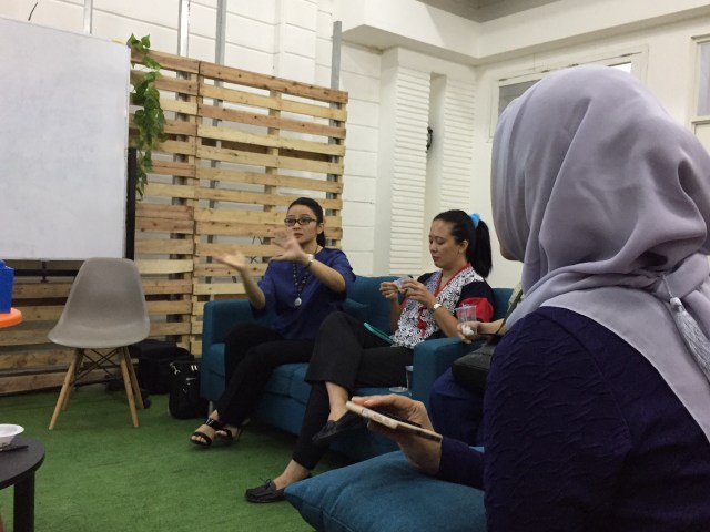 Vera dan Anna di acara kumpul di kumparan (Foto: Nurul Nur Azizah/kumparan)