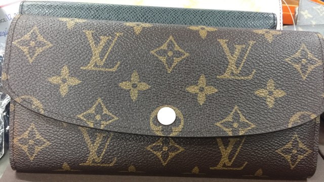 Dompet LV Emelie. (Foto: Ratmia Dewi/kumparan)