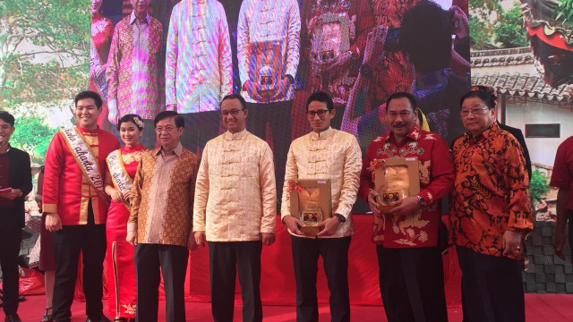 Anies-Sandi di perayaan Cap Go Meh (Foto: Paulina Pherasmaranindar/kumparan)