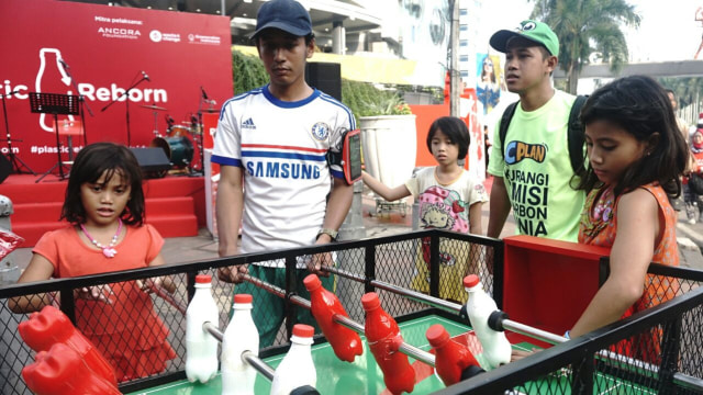 Coca Cola Plastic Reborn di CFD Fx Sudirman (Foto: Jamal Ramadhan/kumparan)