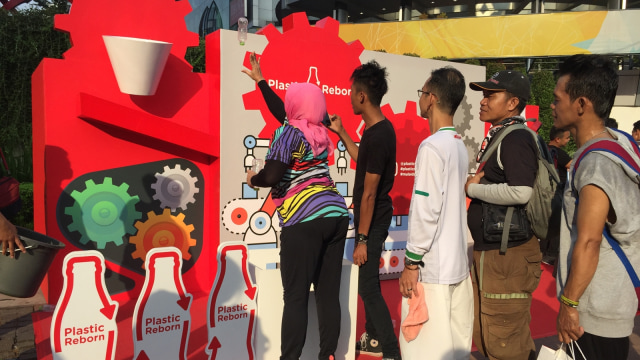Coca Cola Plastic Reborn di CFD Fx Sudirman (Foto: Ricky Febrian/kumparan)