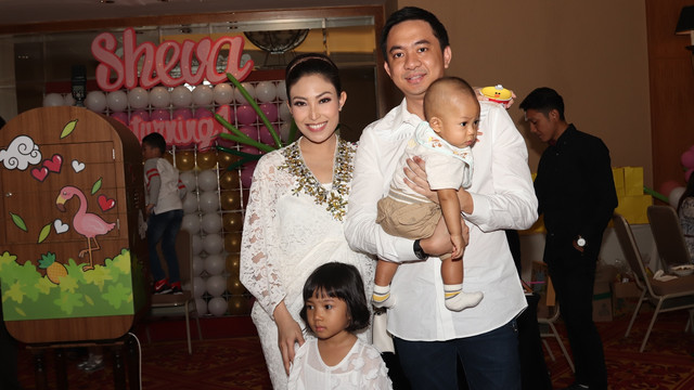 Ayu Dewi dan Suami (Foto: Munady)