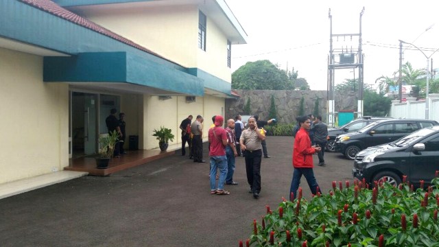 Olah TKP di studio Rhoma Irama. (Foto: Dok. Istimewa)