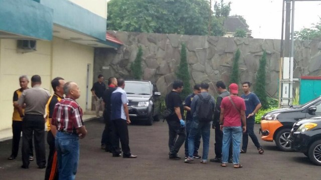 Olah TKP di studio Rhoma Irama. (Foto: Dok. Istimewa)