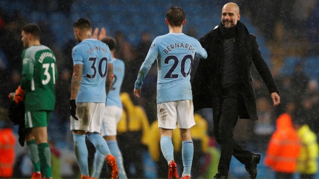 Guardiola merayakan kemenangan City atas Chelsea. Foto: Reuters/Carl Recine