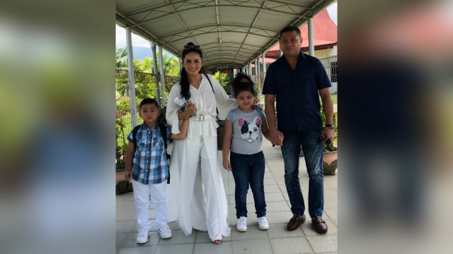 Krisdayanti dan keluarga (Foto: Instagram @krisdayantilemos)