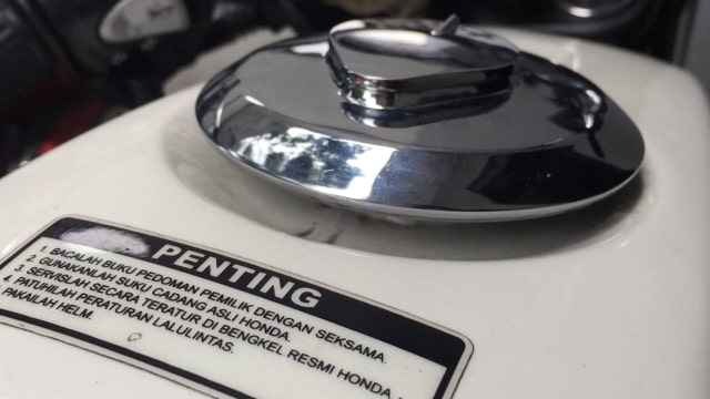 Tangki BBM pada motor sport (Foto: Aditya Pratama Niagara/kumparanOTO)