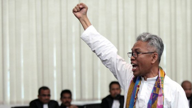 Buni Yani takbir di persidangan. (Foto: Twitter @yusuf_dumdum)