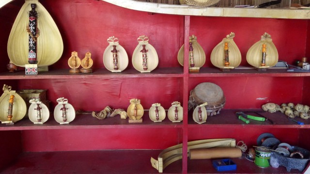 Pabrik pembuatan sasando (Foto: Nadia Jovita Injilia Riso/kumparan)