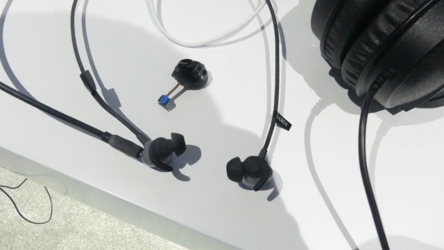 Hearable device Qualcomm di MWC (Foto: Rachmadin Ismail/kumparan)