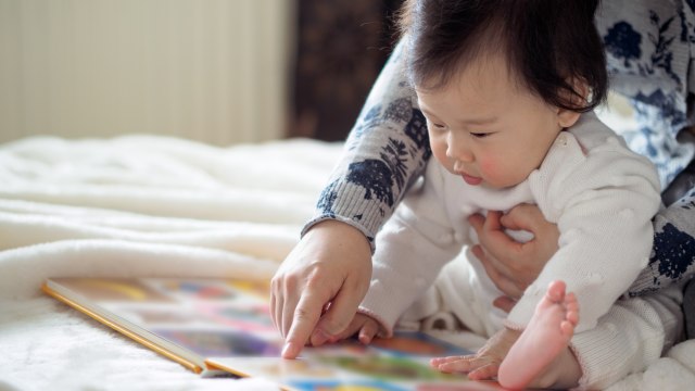 Membaca untuk bayi  (Foto: Thinkstock)