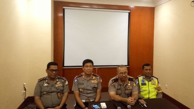 Konpers merokok dan akses handphone di kendaraan. (Foto: Aria Pradana/kumparan)