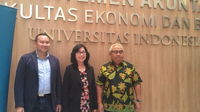 Perwakilan FEB UI dan IBM Indonesia. (Foto: Astrid Rahadiani/kumparan)