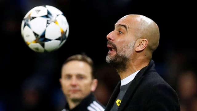 Guardiola di laga melawan Basel. Foto: Reuters/Jason Cairnduff