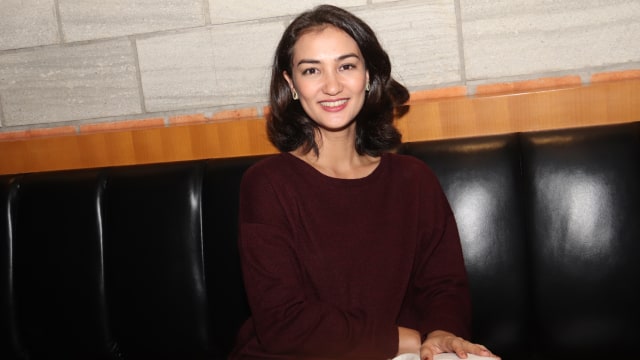 Atiqah Hasiholan di Premiere Film Love for Sale (Foto: Munady Widjaja/kumparan)