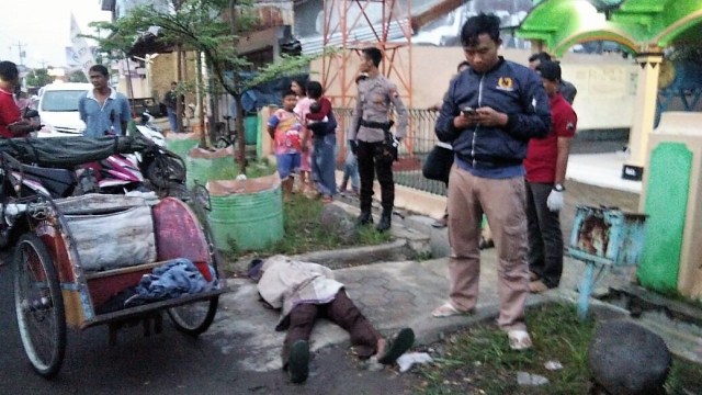 Mayat Lelaki Ditemukan di Depan Musala Brebes
