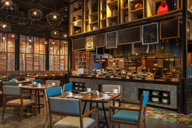 Suasana Restoran Anarasa (Foto: Mövenpick Resort & Spa Jimbaran Bali)