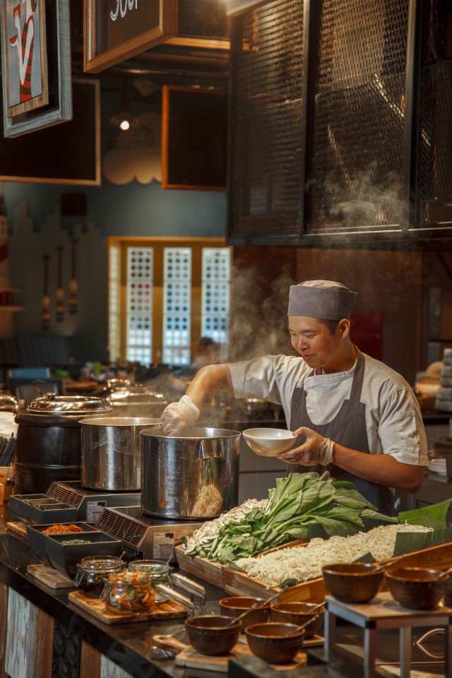 Berbagai Menu di Restoran Anarasa (Foto: Mövenpick Resort & Spa Jimbaran Bali)