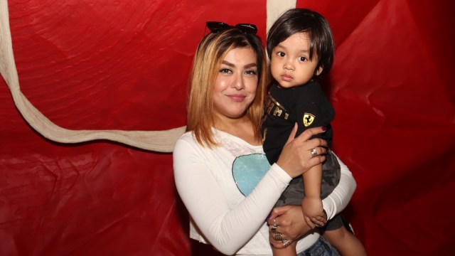 Novita dan anak (Foto: Munady Widjaja)
