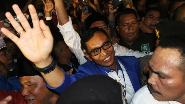 JR Saragih ikuti sidang putusan sengketa Pilkada (Foto: ANTARA FOTO/Irsan Mulyadi)