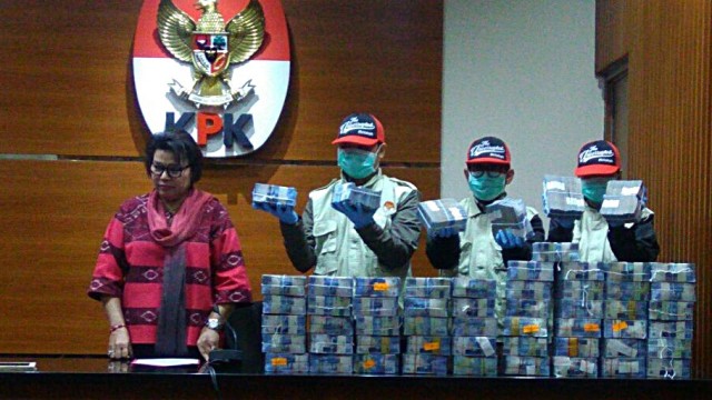 Barang bukti kasus suap walkot Kendari  (Foto: Apriliandika Hendra/kumparan)