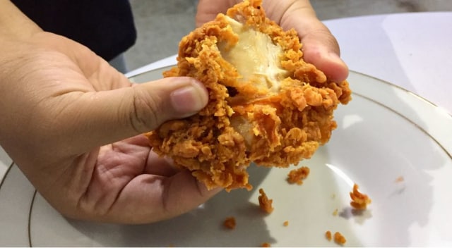 Ayam Spicy McD, bumbunya meresap (Foto: Safira Maharani/ kumparan)