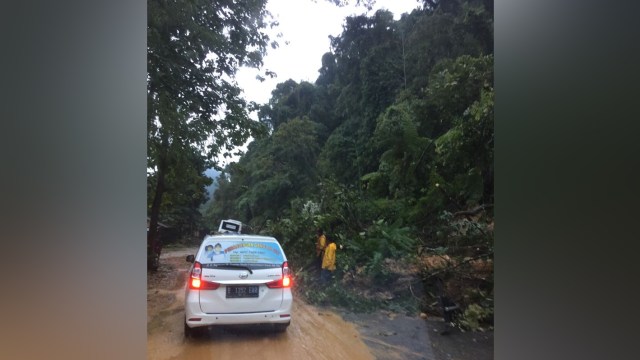 Longsor di alternatif Jonggol (Foto: Dok. Istimewa)