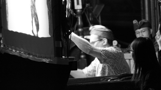 Mahasiswa Inggris main gamelan. (Foto: dok. KBRI London)