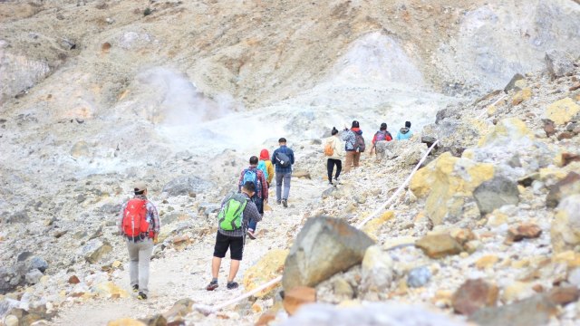 Menikmati wisata di Papandayan Garut (Foto: dok. Dwi Sapta)