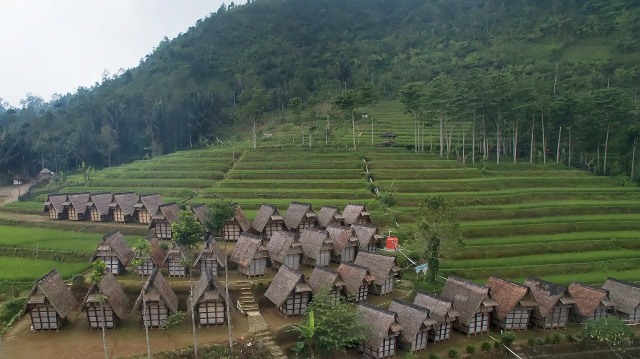 Tradisi Kasepuhan Ciptagelar, Bertahan 'Ngigelan Zaman' (2)