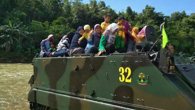 Kecelakaan Tank TNI  (Foto: Facebook/Dewi Phutri )