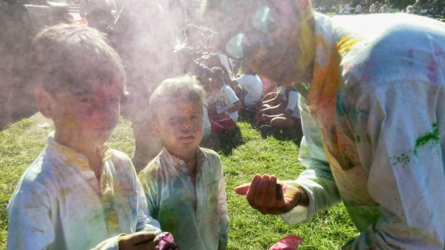 Festival Holi di Bali (Foto: Cisilia Agustina Siahaan/kumparan)