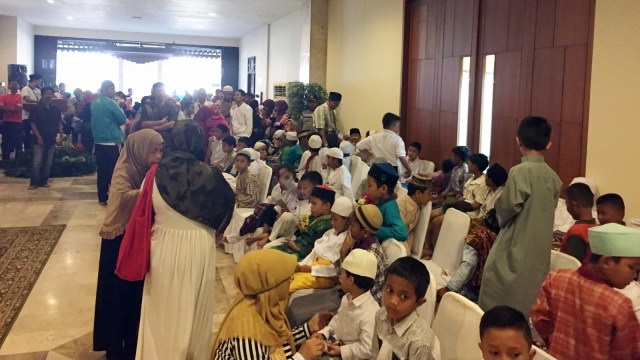Khitanan massal Yayasan Damandiri Soeharto. (Foto: Rafyq Panjaitan/kumparan)
