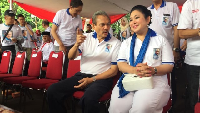 Titiek Soeharto bersama Dirut TMII: Tanribali Lamo (Foto: Rafyq Panjaitan/kumparan)